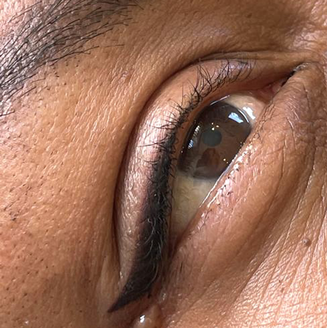 Réalisation eye-liner semi-permanent à Morne-à-l’Eau (Guadeloupe)